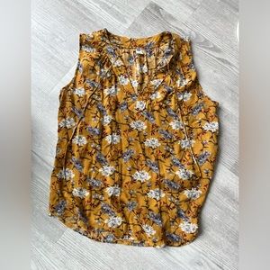Sleeveless top, floral print, lightweight textured fabric